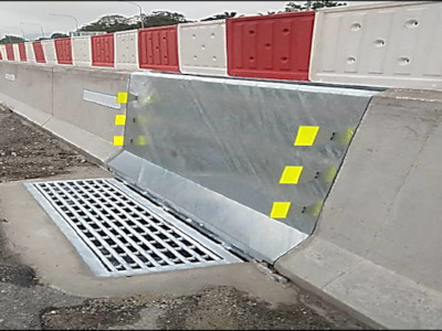 sample of new jersey barrier with drainage system